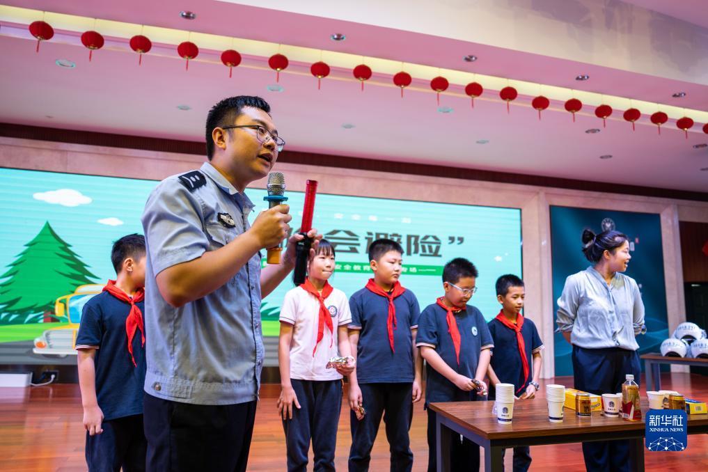 小猫变身水果机app